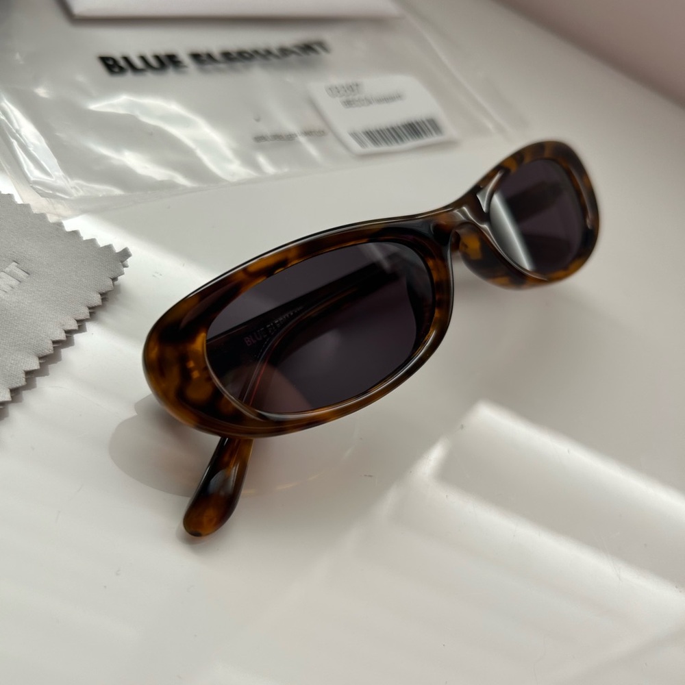 Blue Elephant Becca Leopard Pattern Sunglasses - image 1